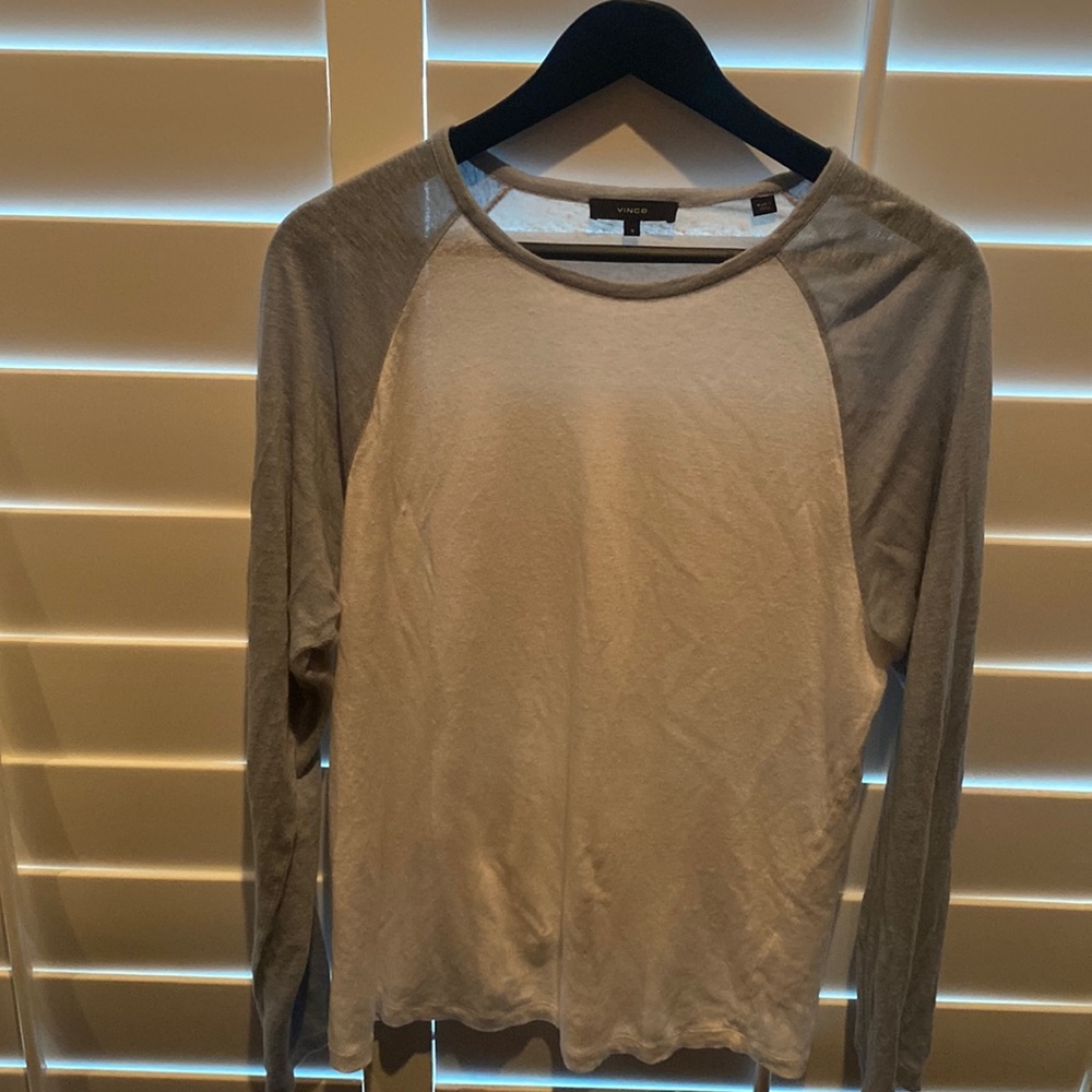 Mens Vince size med Has been worn a couple times no stains